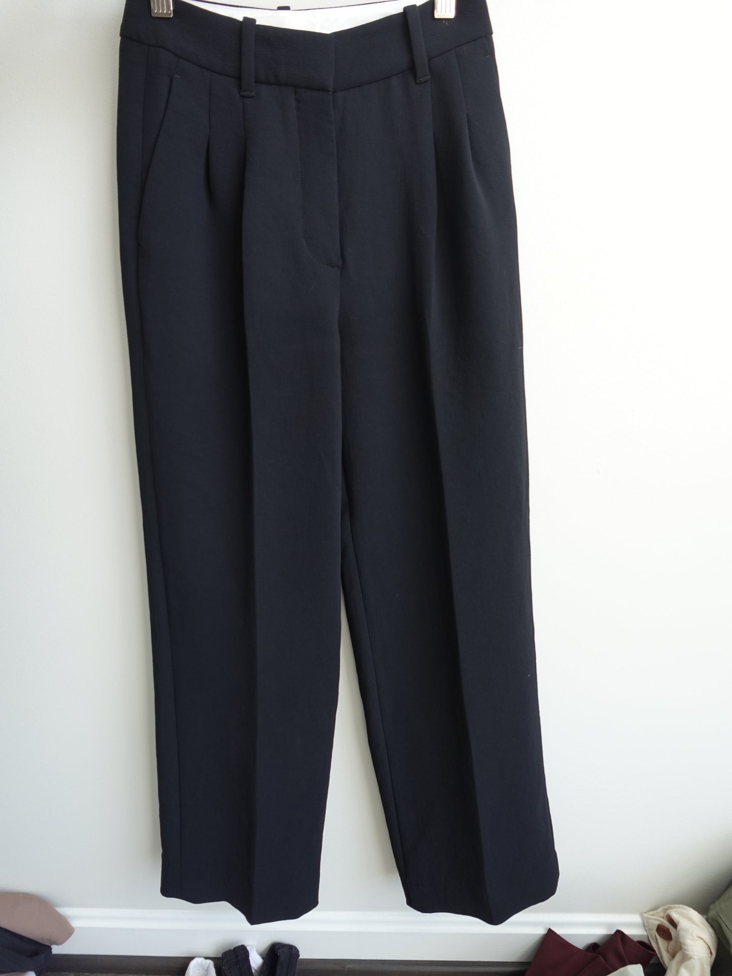Aritzia The Effortless Pant - Black, 2