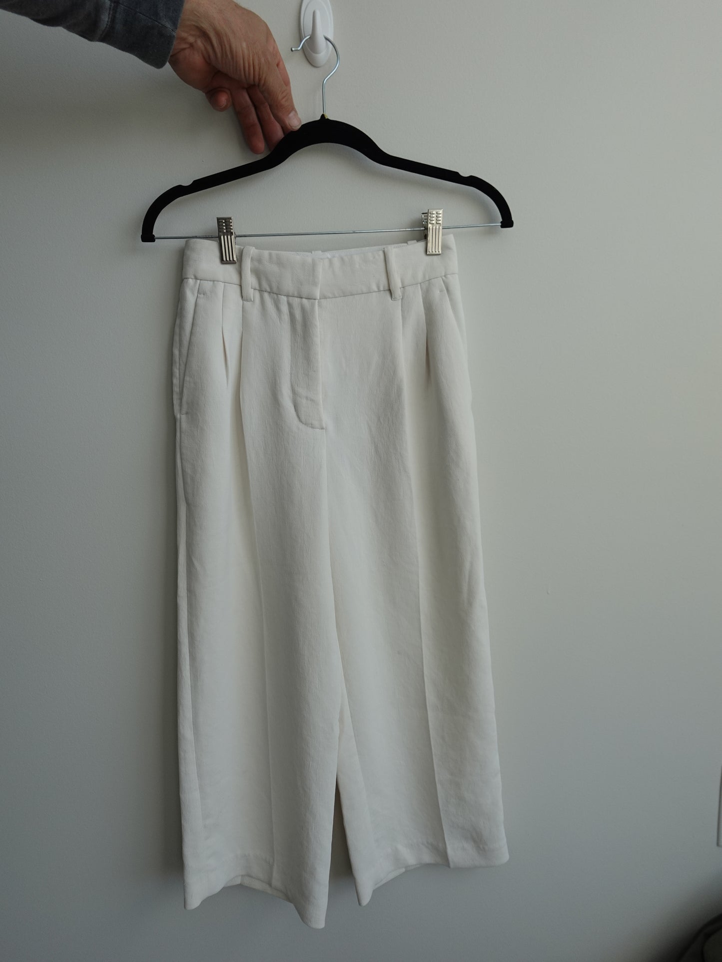 Aritzia The Effortless Pant Cropped - White 0