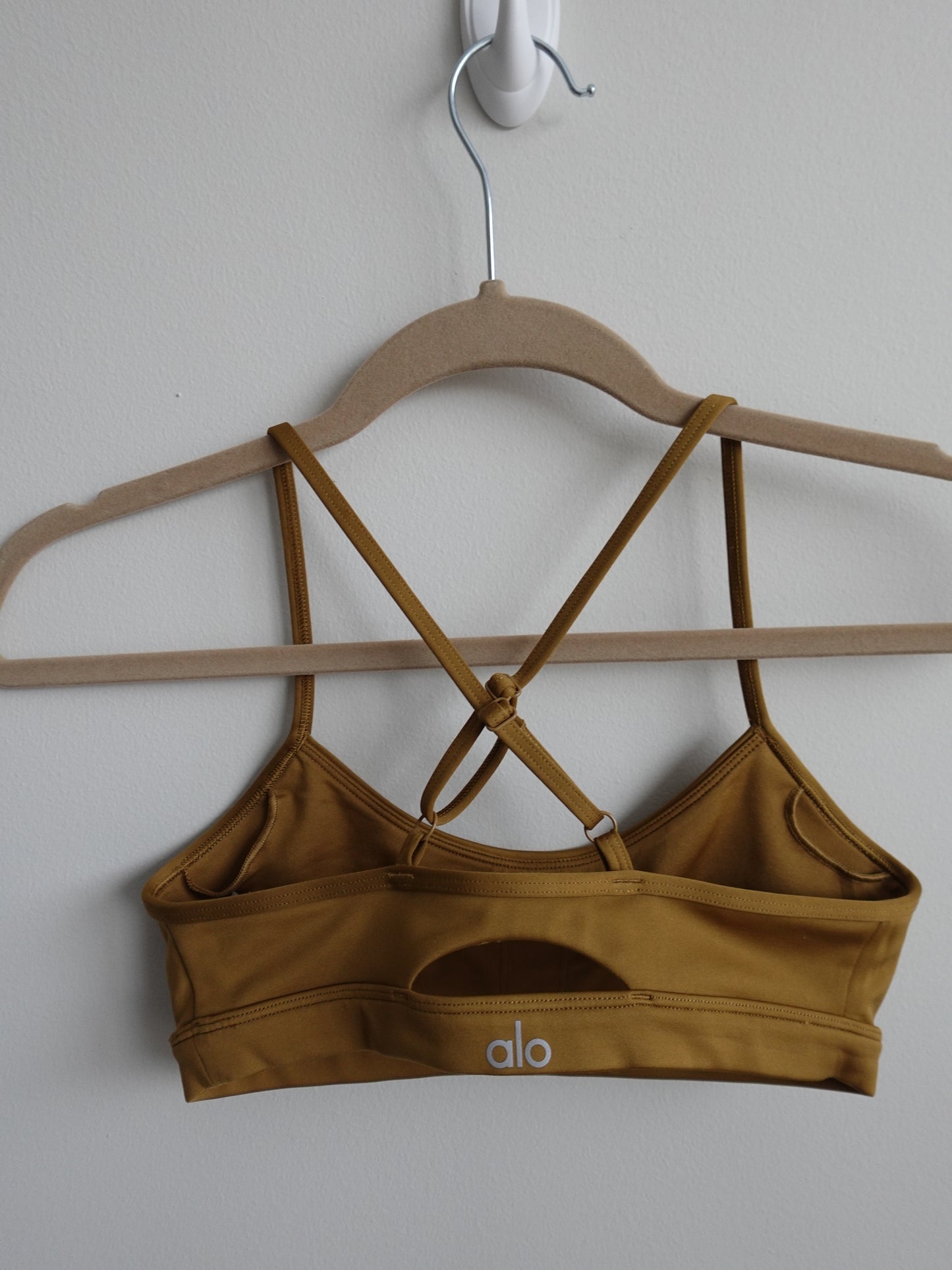 Alo Airlift Intrigue Bra - Gold