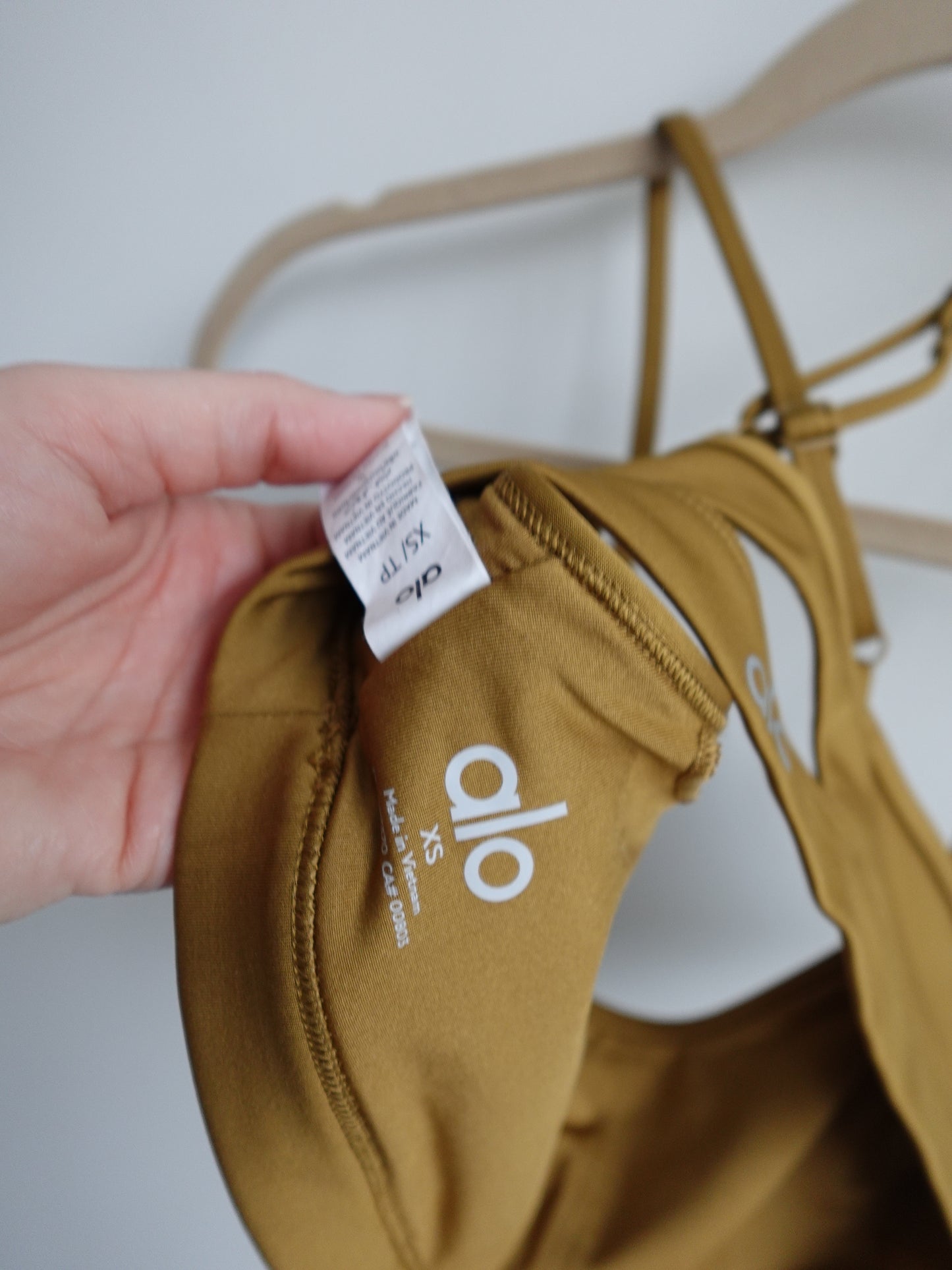 Alo Airlift Intrigue Bra - Gold