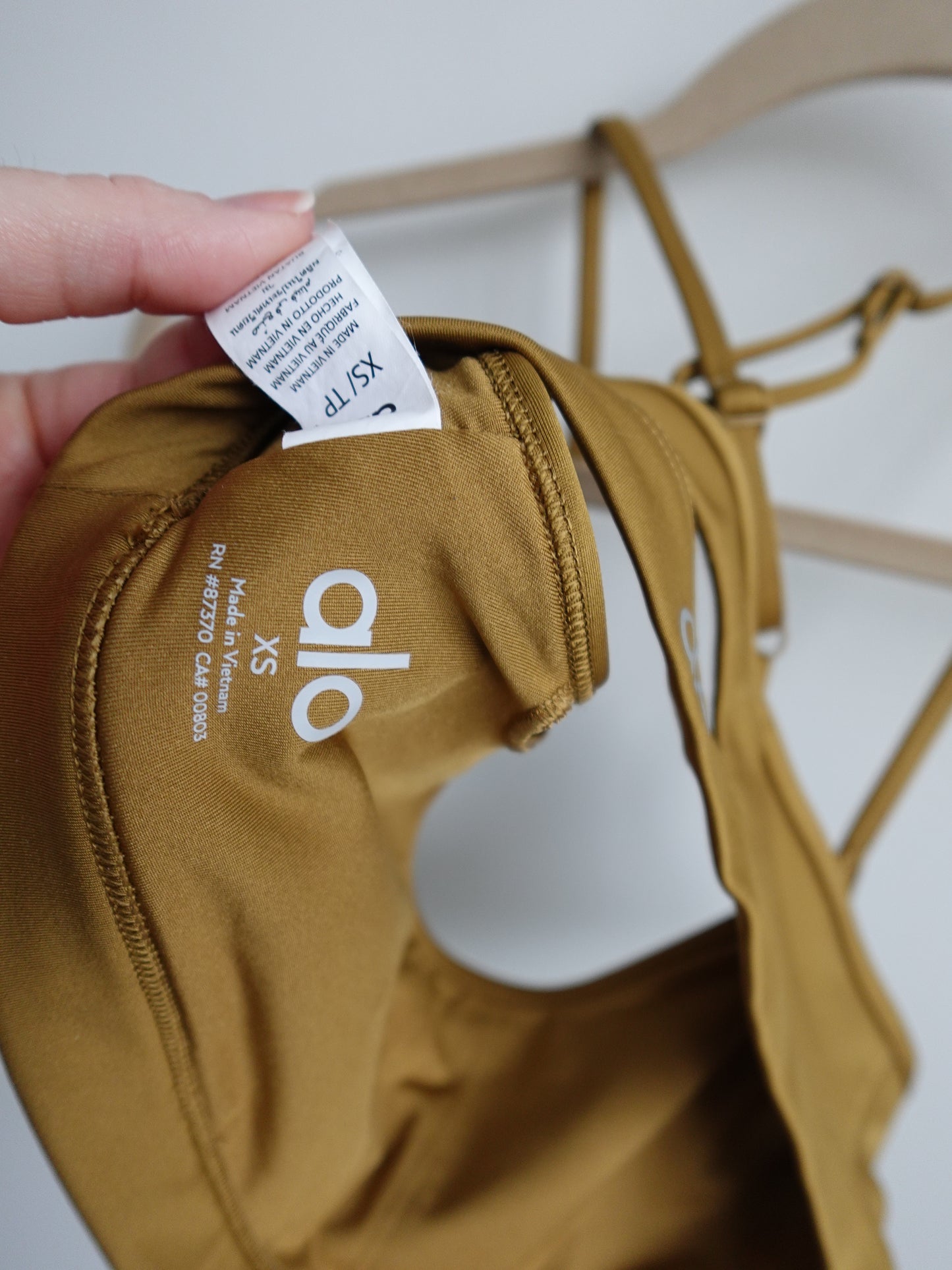 Alo Airlift Intrigue Bra - Gold