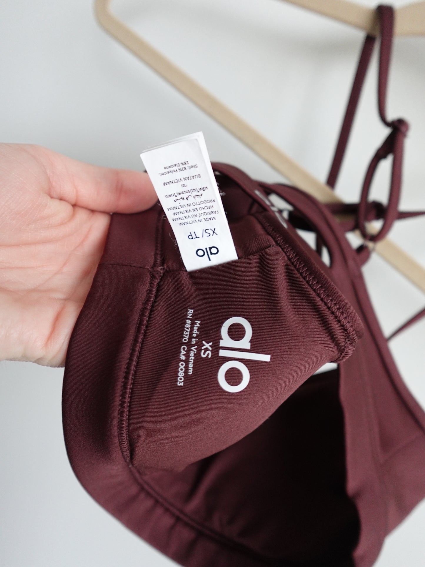 Alo Airlift Intrigue Bra - Cherry