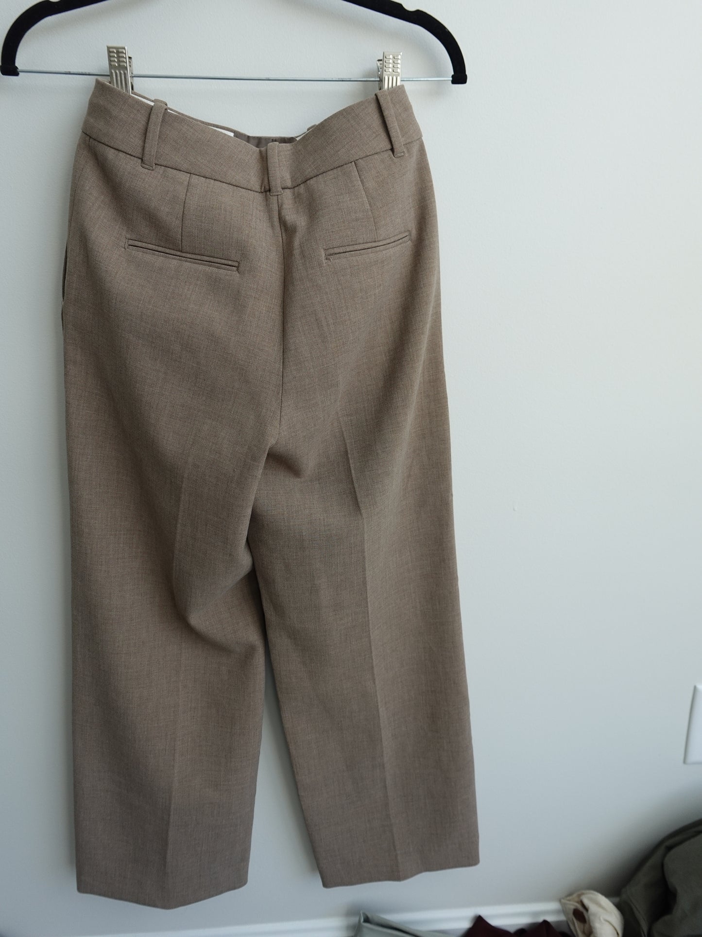 Aritzia The Effortless Pant - Taupe, 0