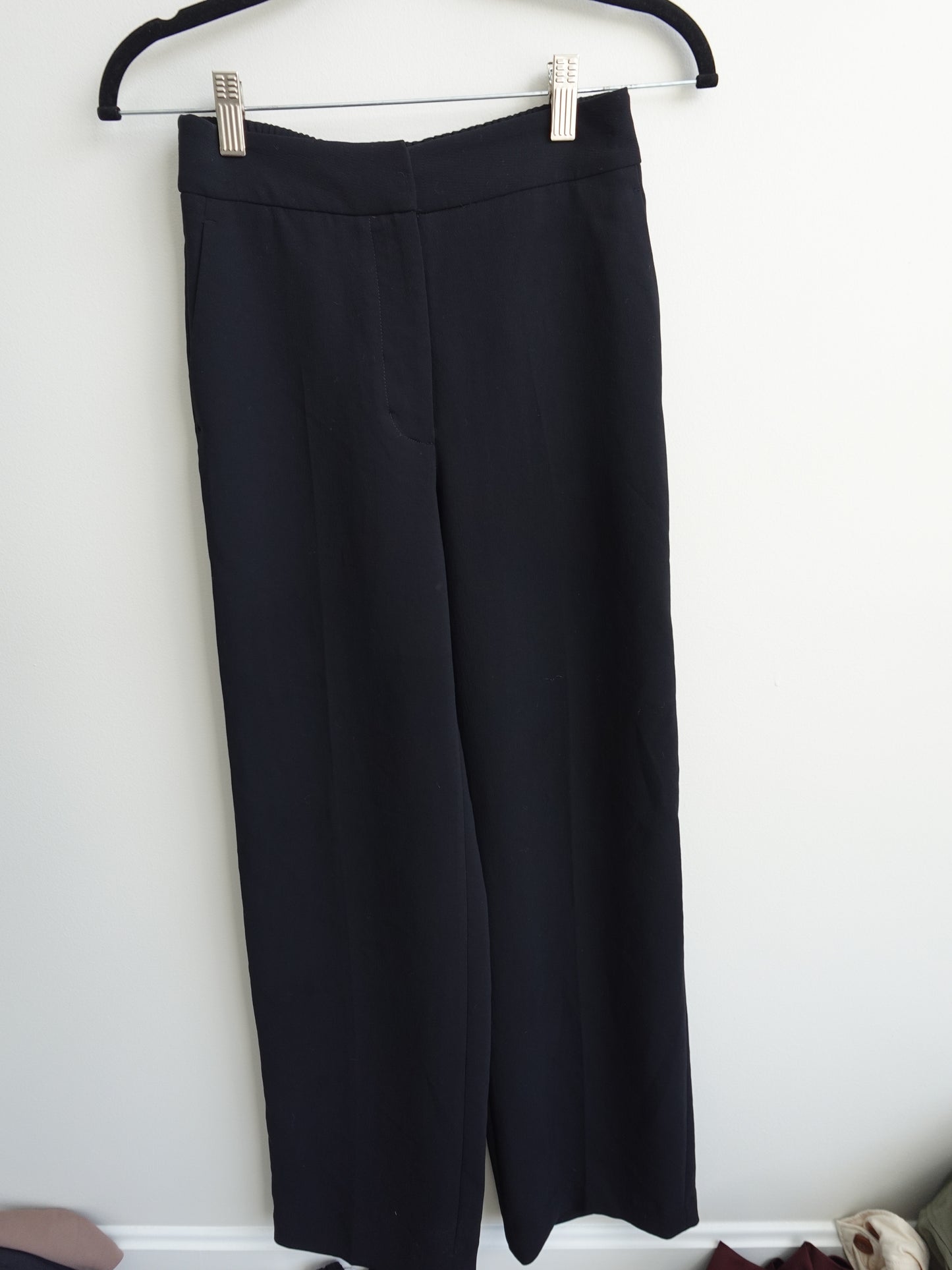 Aritzia - Limited Edition - The Effortless Alanya Pant Black