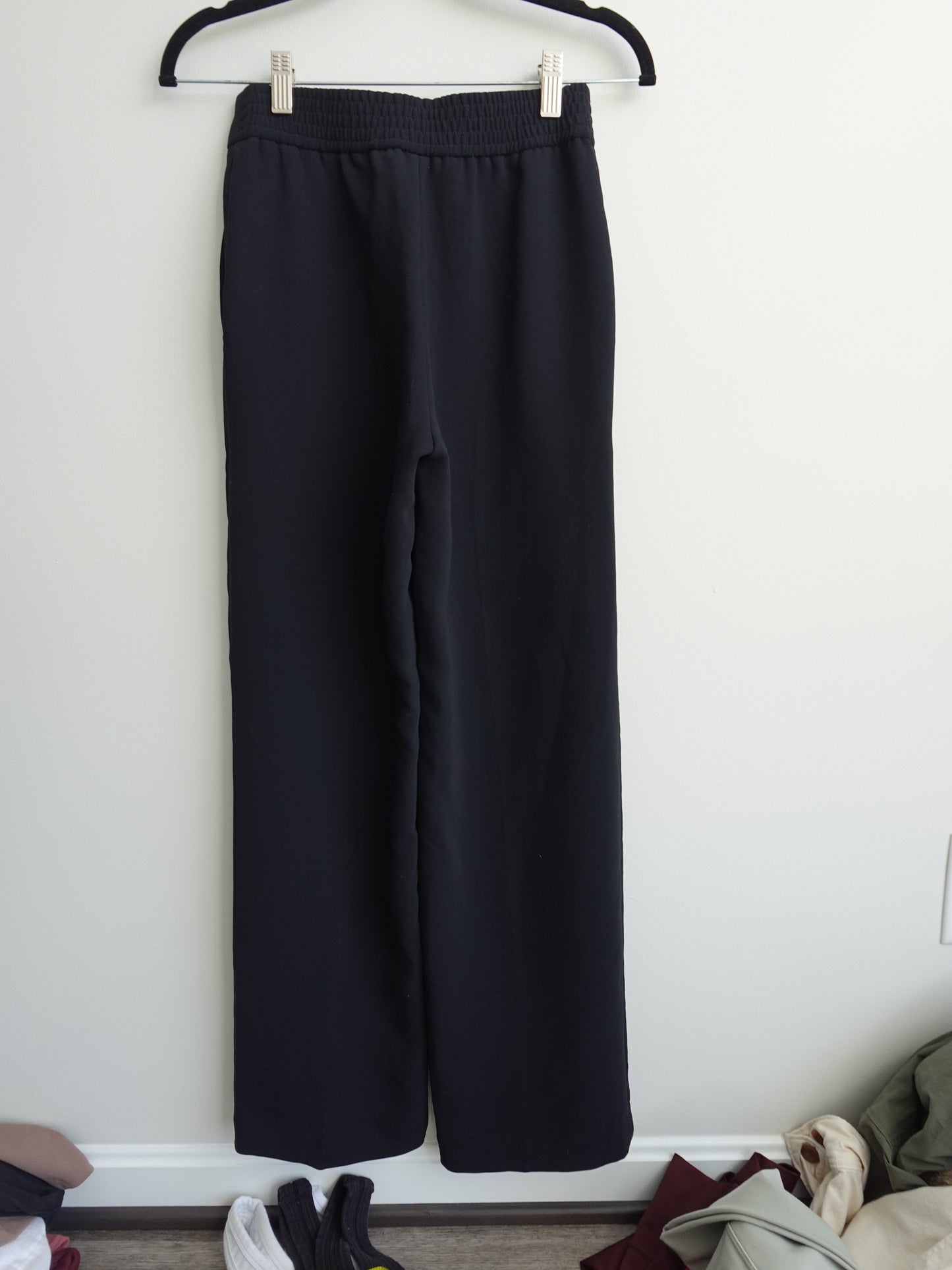 Aritzia - Limited Edition - The Effortless Alanya Pant Black