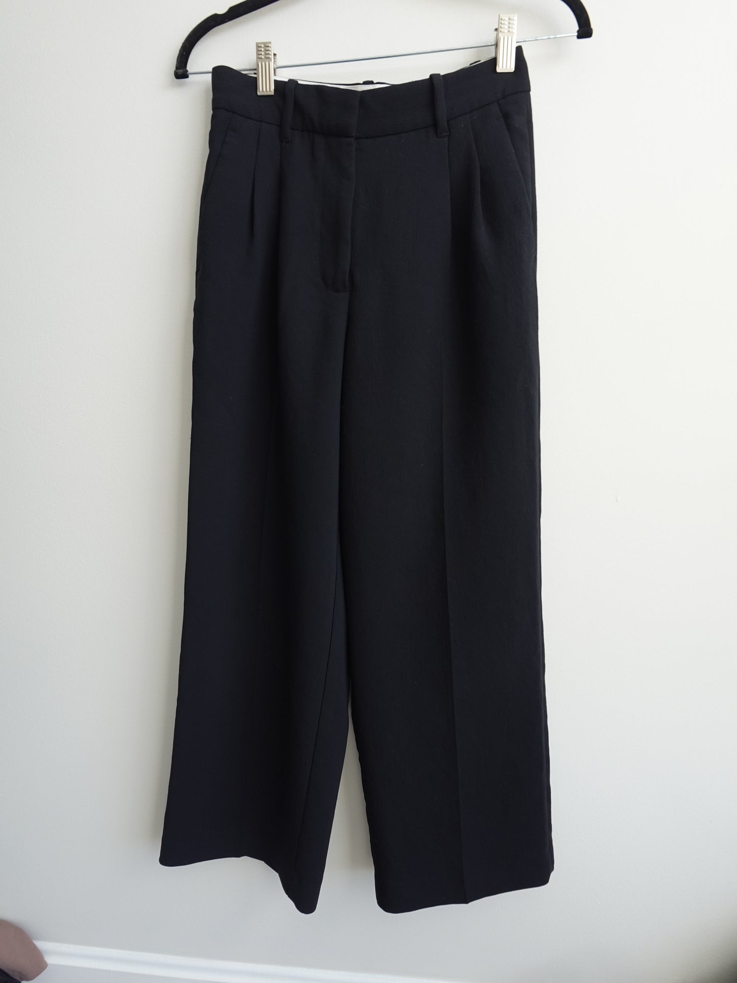 Aritzia - Limited Edition - The Effortless Alanya Pant Black