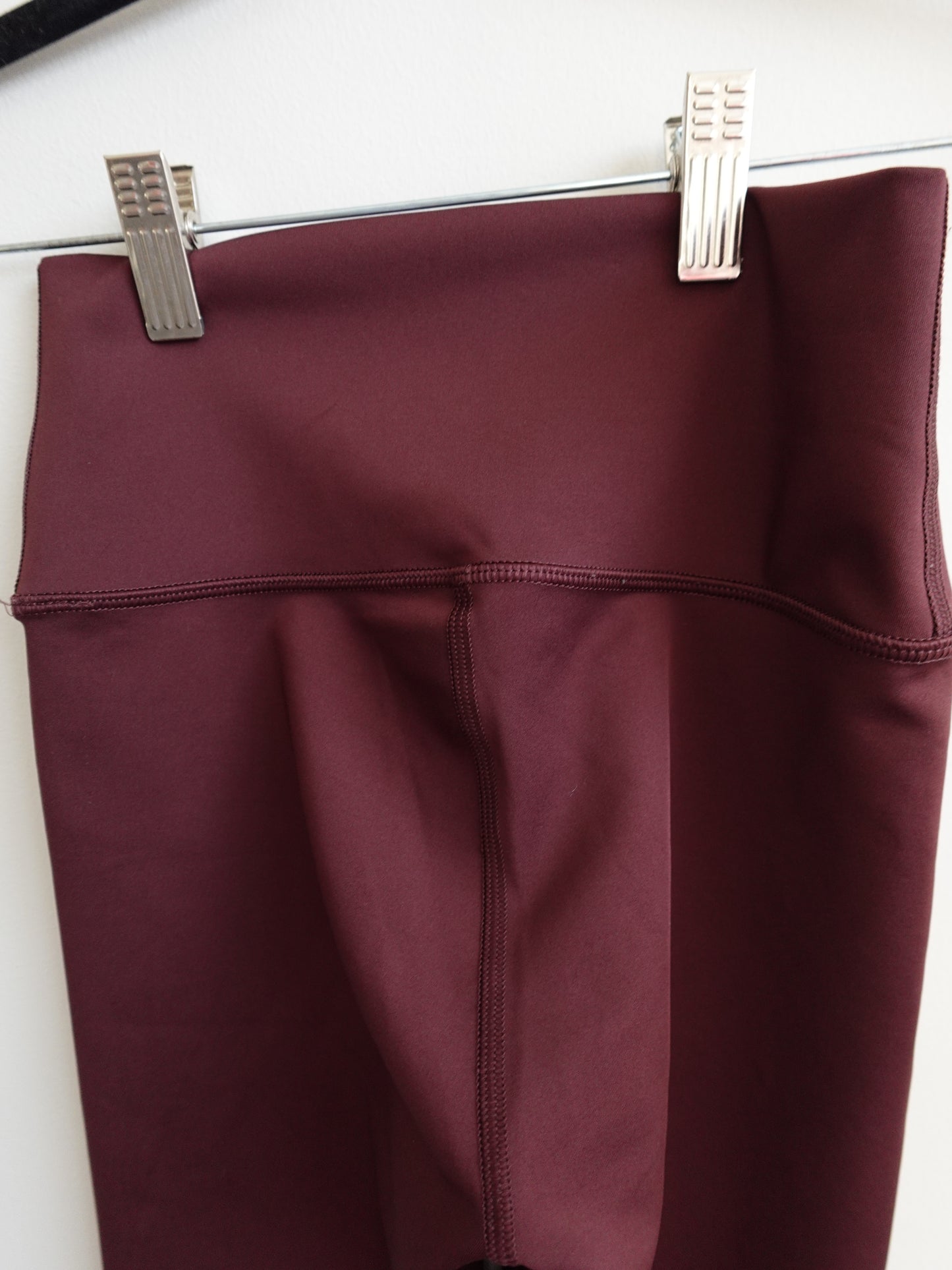 High-Waist Airlift Legging - Cherry