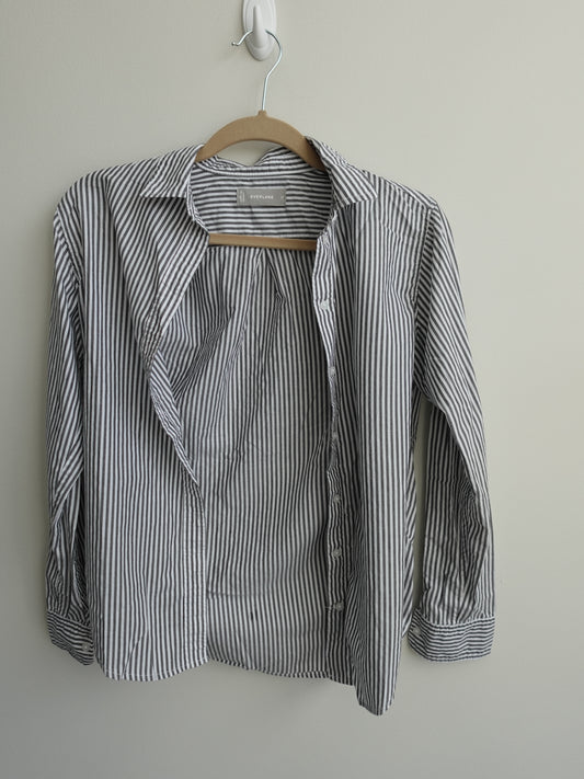 Everlane The Must-Have Shirt in Silky Cotton, Grey/White