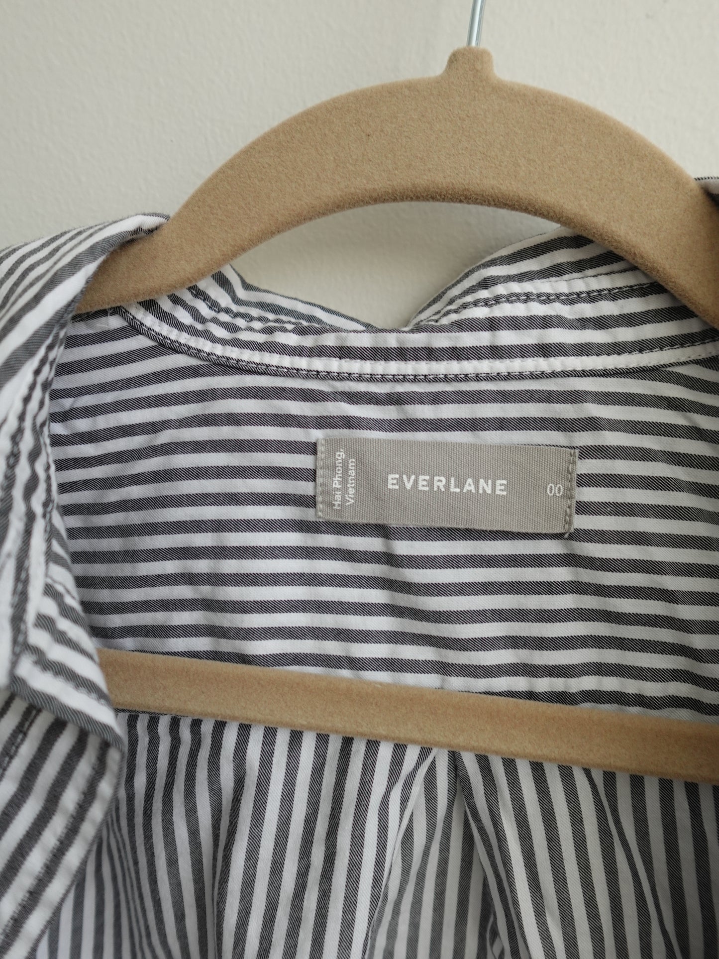 Everlane The Must-Have Shirt in Silky Cotton, Grey/White
