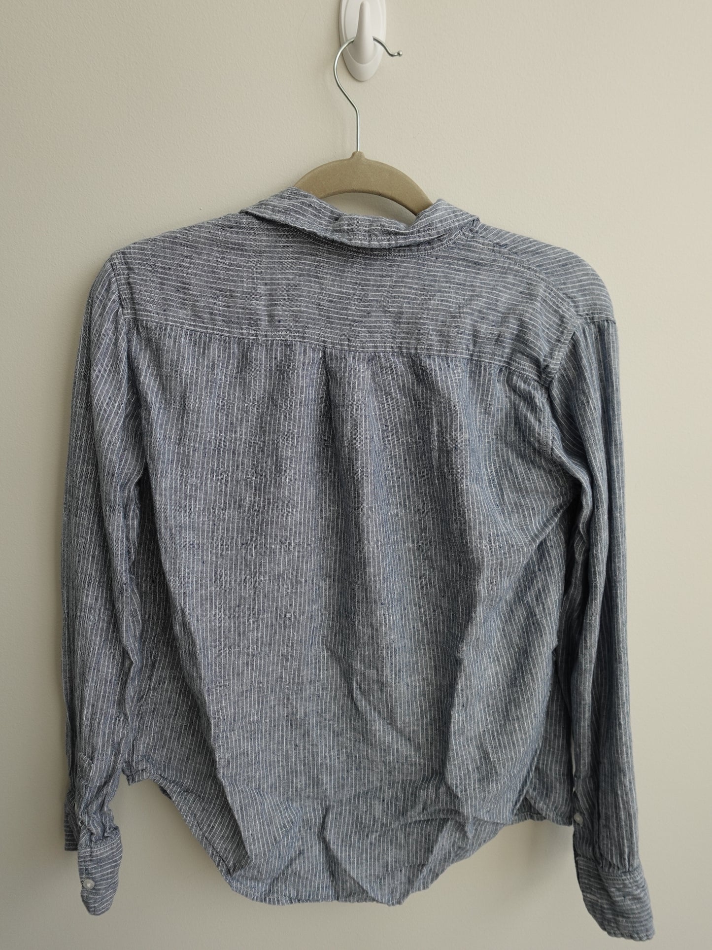 Everlane The Must-Have Shirt in Linen, Blue Pinstripe