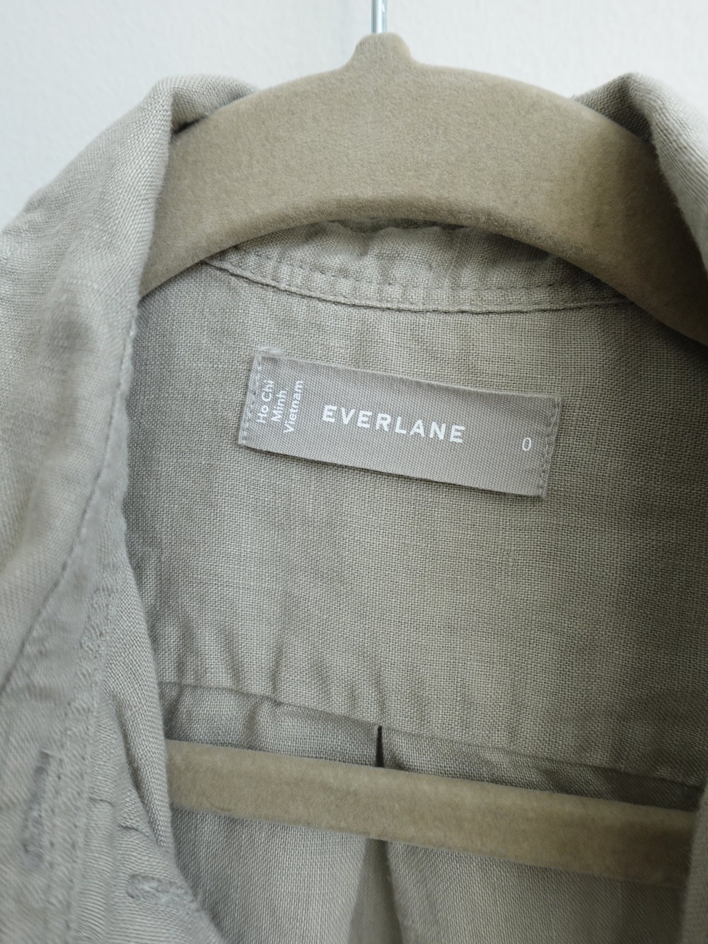 Everlane The Must-Have Shirt in Linen, Seagrass